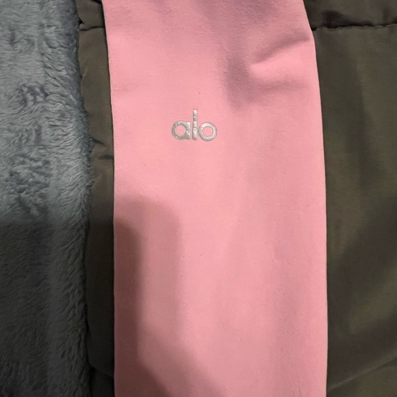 ALO Yoga Soft Pink Leggings - Picture 2 of 7